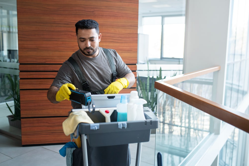 Image illustrating commercial cleaning staff of HBS