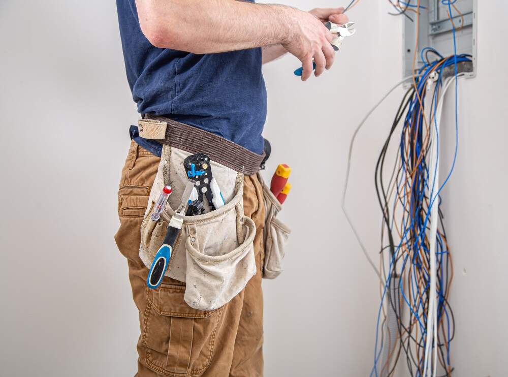 Image illustrating two professional electricians in New York